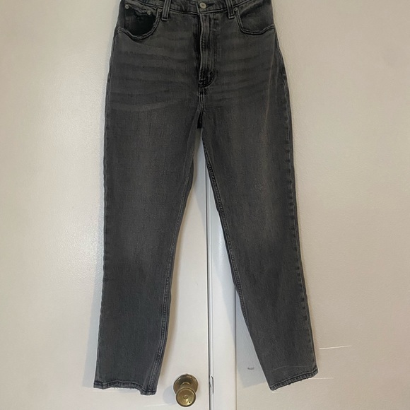 Abercrombie and Fitch Ultra High Rise Ankle Straight Jean - Picture 3 of 7